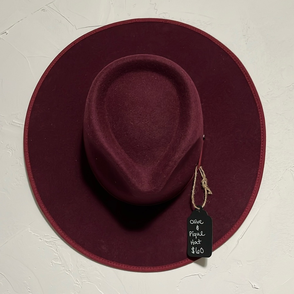Olive&Pique 100% wool maroon hat